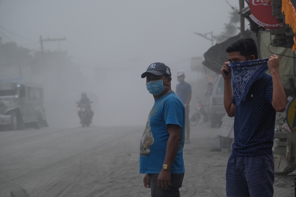 Doctor warns of health risks from Taal&#39;s volcanic ash 1