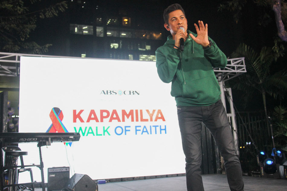 IN PHOTOS: Wearing ABS-CBN colors, stars join prayer rally for network’s franchise renewal 2