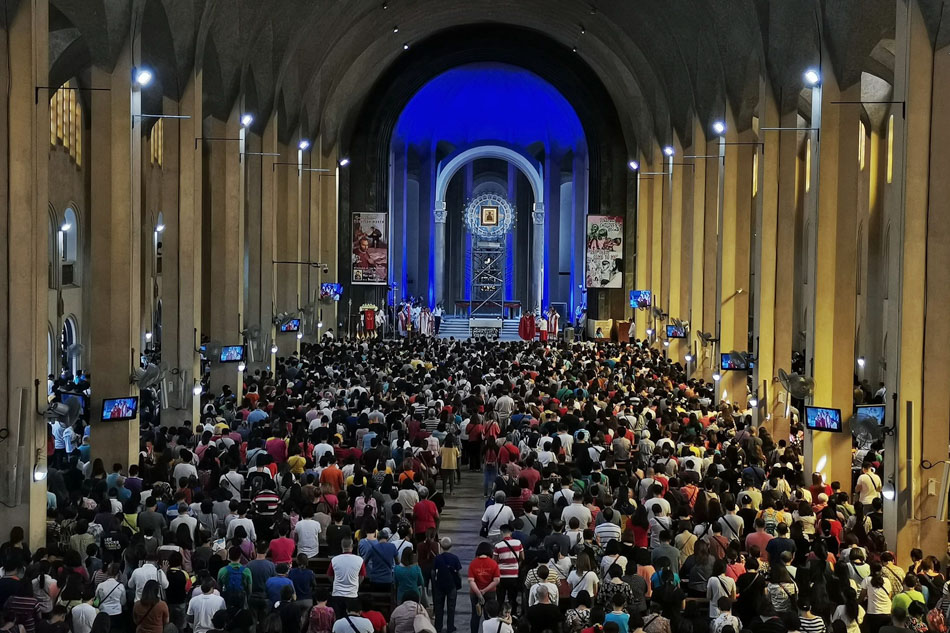 LOOK: Fewer people attend Baclaran novena amid COVID-19 scare 1