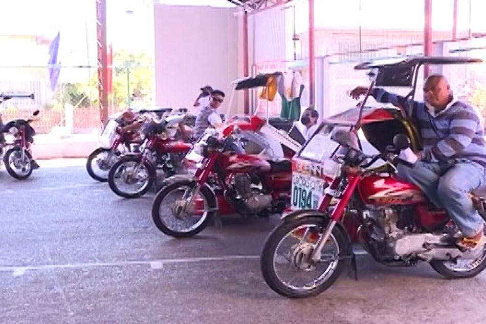 Mga tricycle driver sa Laoag, pinayagan pa ring mamasada | ABS-CBN News