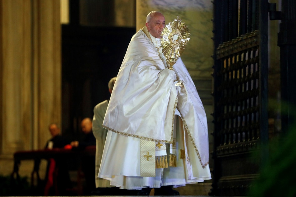 Pope Francis holds dramatic solitary service for relief from coronavirus 1
