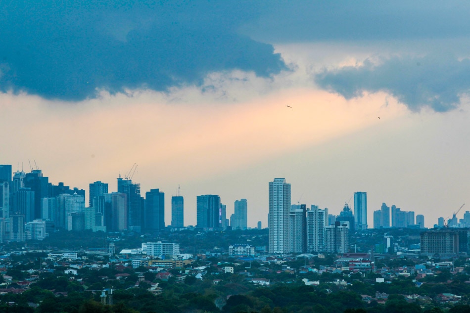 LOOK: Luzon lockdown brings clear skies to Metro Manila 14