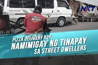Pizza delivery boy, namimigay ng tinapay sa street dwellers