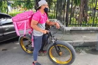 Bike courier na agaw atensyon sa Iloilo City, may payo sa mga motorista