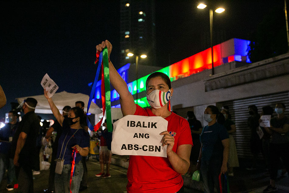 ABS-CBN employees say no reason to blame Lopezes for shutdown, layoffs 1