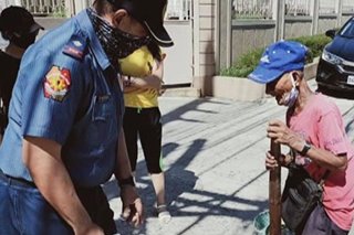 Pulis na nag-viral sa pagtulong sa fruit vendor tampok sa 'ASAP'