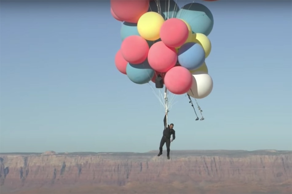 WATCH: David Blaine pulls off high-flying balloon stunt | ABS-CBN News