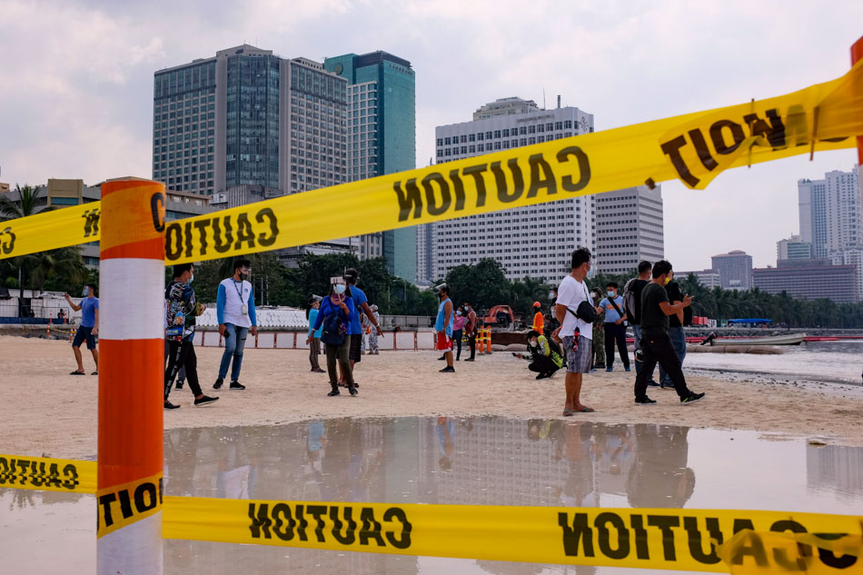 LOOK: Manila Bay’s white sand baywalk temporarily opens to the public 20