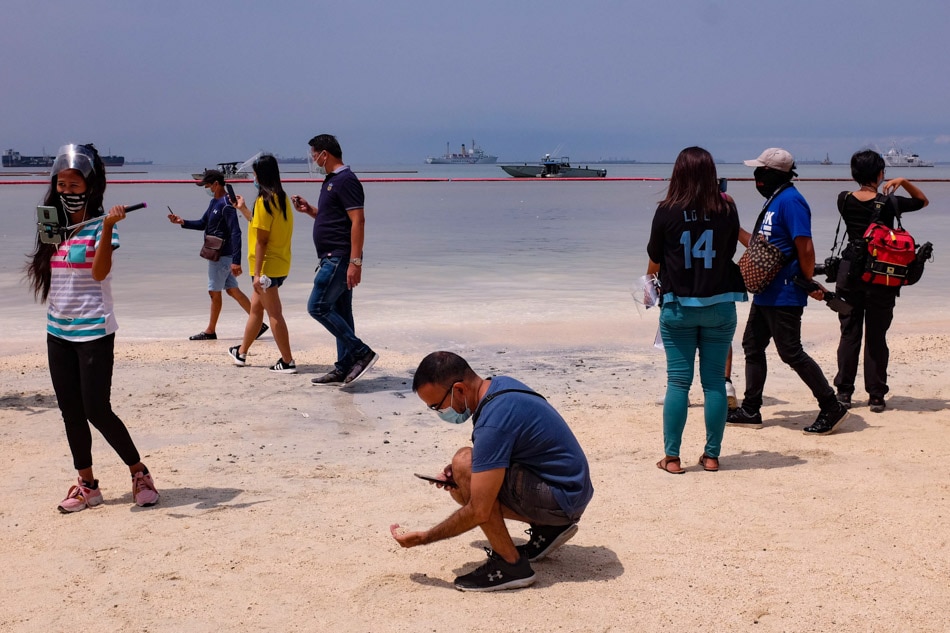 LOOK: Manila Bay’s white sand baywalk temporarily opens to the public 22