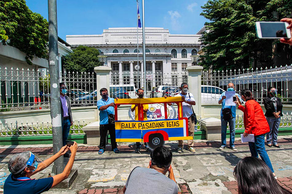 Jeepney drivers cry discrimination, urge SC to nullify mass transport ban issuances 1