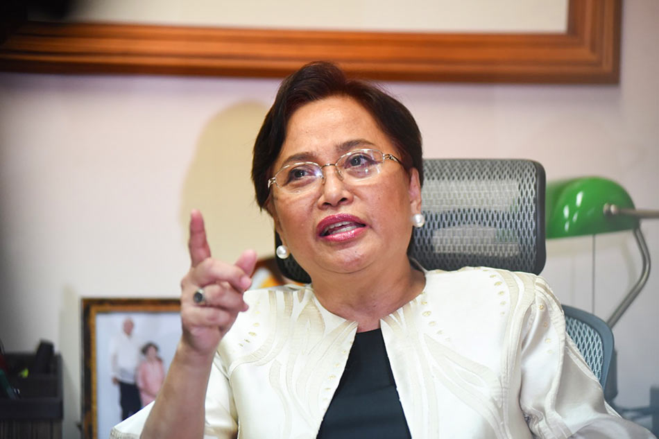 Commissioner Rowena Guanzon talks to the media at the COMELEC headquarters in Manila on September 25, 2019. George Calvelo, ABS-CBN News/File