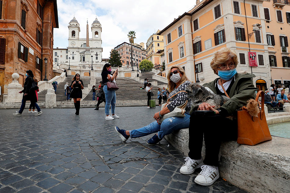 Daily coronavirus cases surge above 10,000 in Italy for first time ...