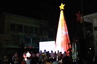 Mga frontliner binigyang-pugay sa pagpailaw ng Christmas tree sa Bulacan