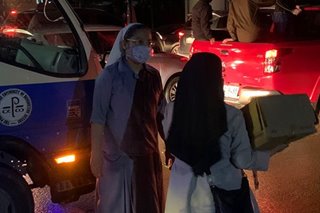 WATCH: Nuns give out food to motorists along Marcos Highway amid calamity