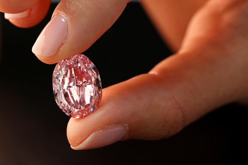 Pink diamond fetches $26.6M at Sotheby&#39;s Geneva sale 1