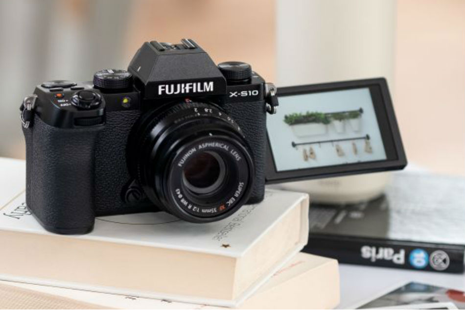 Fujifilm X-S10 review: Advanced features make their way to this mid-priced mirrorless camera 1