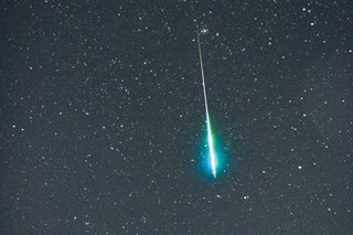 TINGNAN: Bulalakaw sa kasagsagan ng Leonids meteor shower sa Nueva Ecija