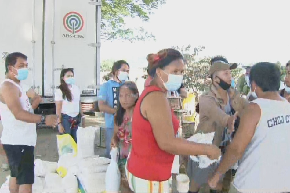 Barangay sa Alcala, Cagayan hinatiran ng hot meals, relief packs 1