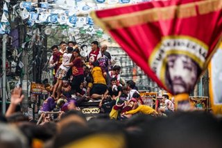 'Patanaw imbes na pahalik': Ilang tradisyon sa Quiapo bagong-bihis sa pandemya