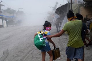 ALAMIN: Pinsalang maaaring idulot ng volcanic ash sa mga mata