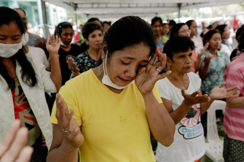 Evacuees pray for safety amid Taal volcano threat 2