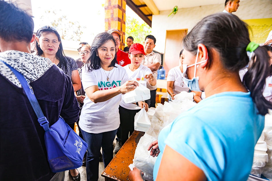 &#39;Lugaw Leni&#39;: Robredo brings relief goods for evacuees in Batangas 1