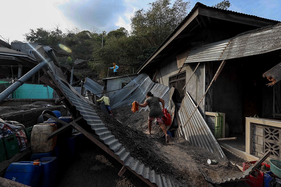 Taal Evacuees Start Returning To Ash Coated Homes As Danger Remains Abs Cbn News 5112