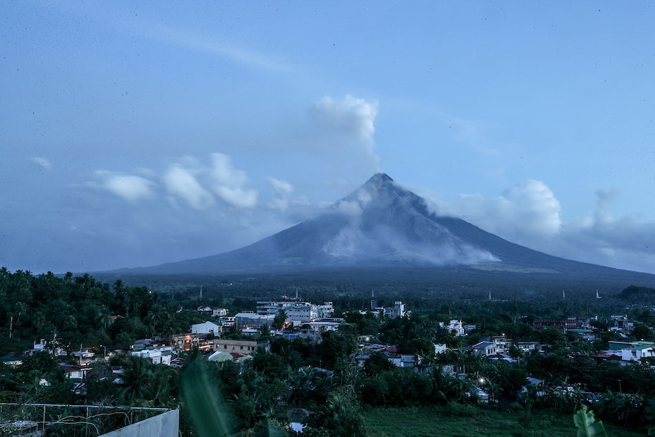 Phivolcs Crater Glow Observed At Mayon Alert Level 2 Remains Abs