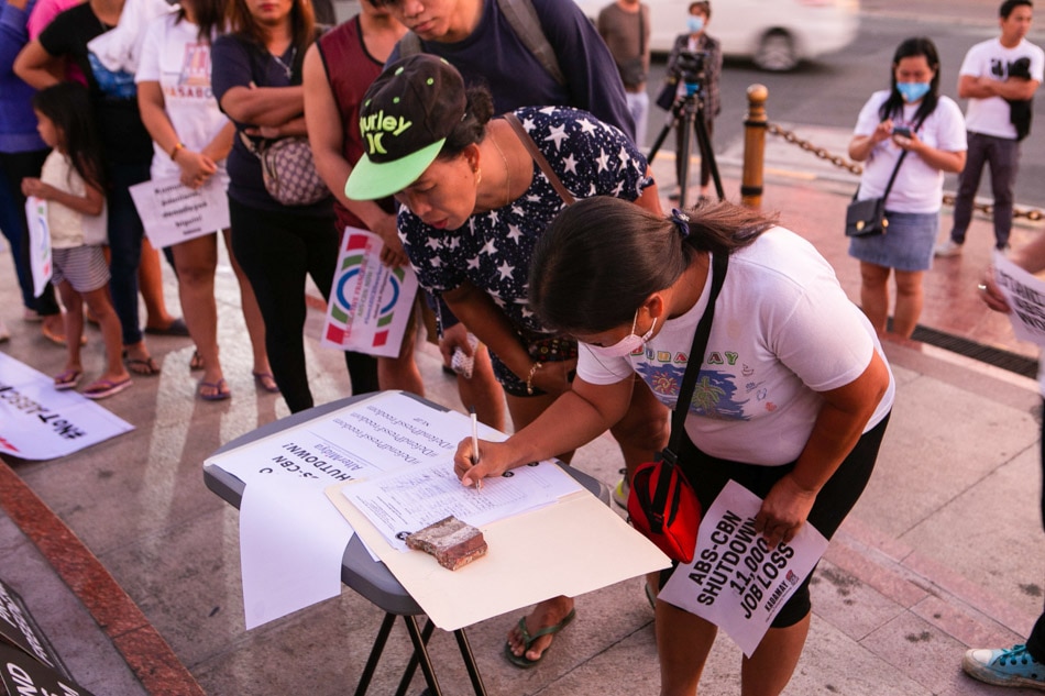 Look Protest Vs Calidas Quo Warranto Against Abs Cbn Abs Cbn News 