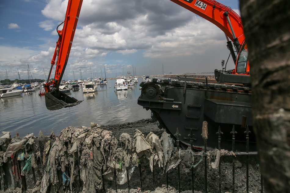 Duterte rejects 'massive' Manila Bay reclamation by private firms | ABS ...