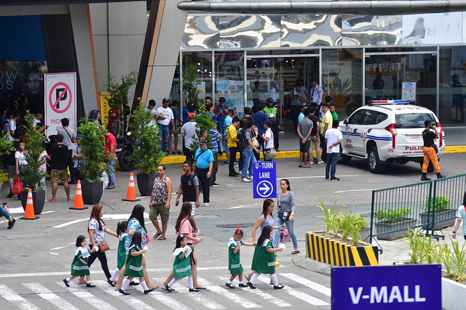 Hostage-taking crisis in Greenhills shopping center ends 1