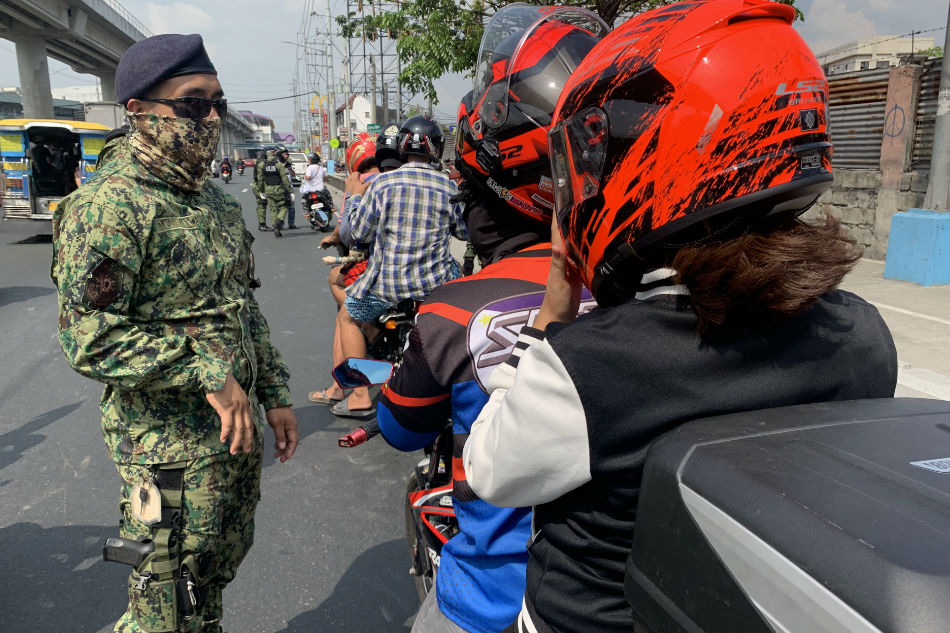 LOOK: Authorities check people, motorists at Marikina-Cainta border 7