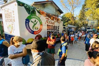 Antipolo sets up mobile kitchen to supply food to residents during lockdown