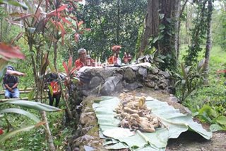 TINGNAN: Mga lumad sa Bukidnon nagsagawa ng ritwal kontra COVID-19