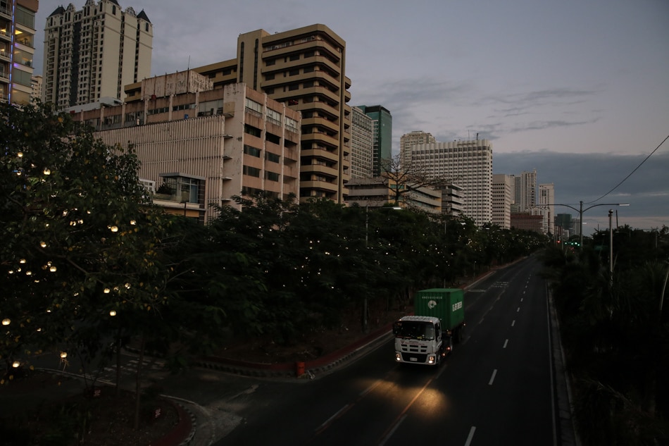 look-manila-after-dark-the-community-quarantine-edition-abs-cbn-news