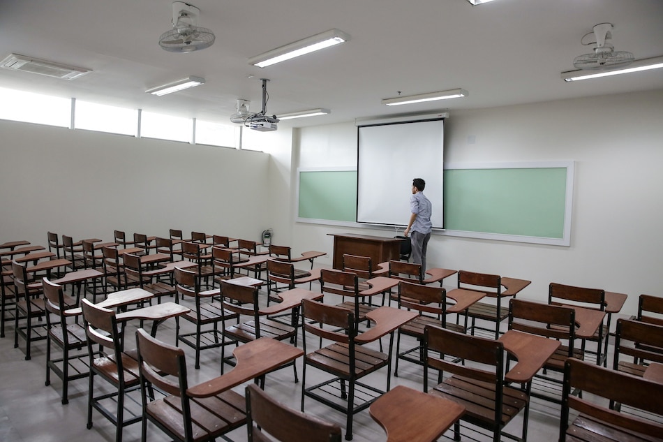 Private schools 'di umano kinonsulta sa bill na nagbabawal ng 'no permit, no exam'