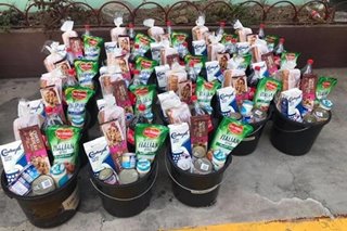 'Mahiwagang balde' ng relief goods ipinamigay sa Sta. Cruz, Maynila