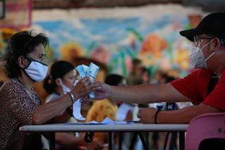 DSWD hopes to finish distribution of cash aid by month’s end