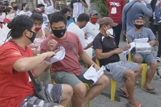 Libo-libo pumila para sa cash aid sa Quezon City