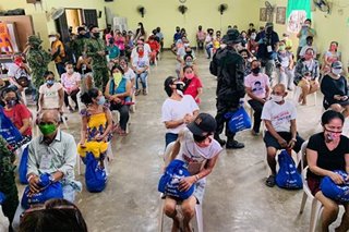 Seniors, mga na-relocate sa Trece Martires hinatiran ng food packs