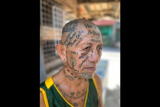 TINGNAN: Lalaki nagpa-tattoo ng mga ABS-CBN program sa mukha at ulo