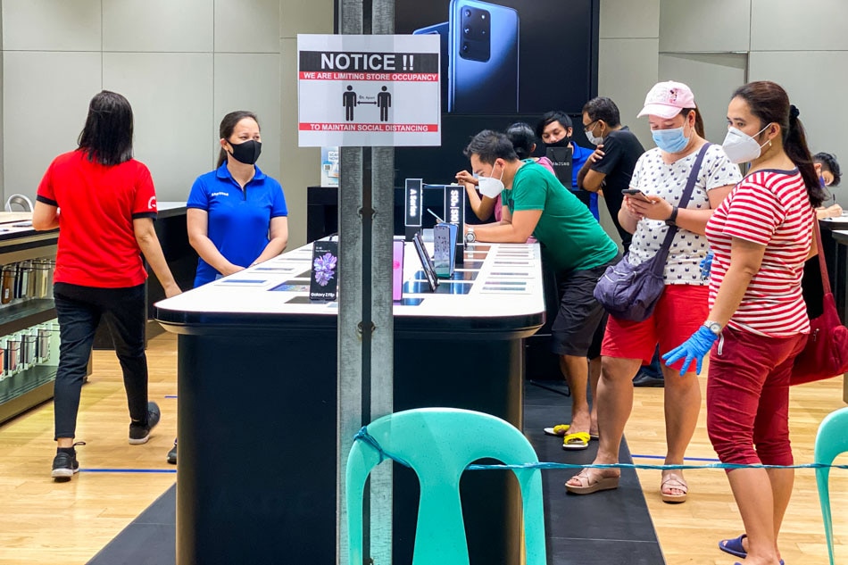 Malls that violate curfew, physical distancing face closure: gov&#39;t 1