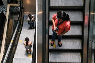 Standing 3 steps apart on escalator lowers COVID risk: research