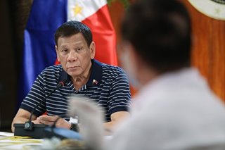 Duterte dinepensahan si Duque sa mga panawagang patalsikin siya sa puwesto