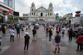 Mga dumayo sa Quiapo Church, nag-alay ng dasal para sa mga yumao