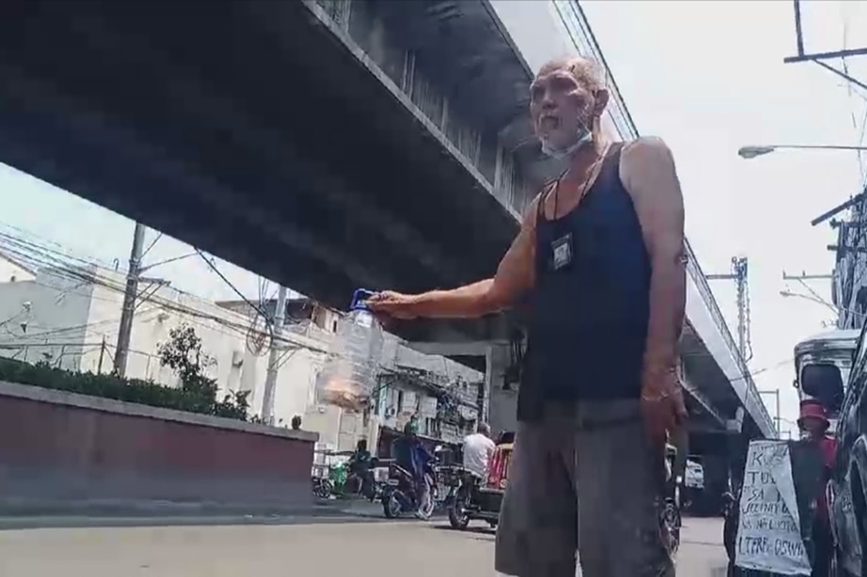 Mga jeepney driver sa Maynila, nangangalakal ng basura at namamalimos na rin 1