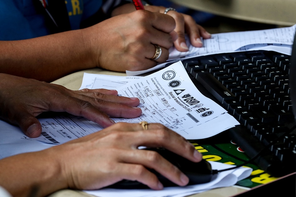 Halos 400 barangay officials kinasuhan ng DILG kaugnay sa SAP distribution 1