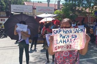 Sari-saring grupo sumugod sa DSWD para iprotesta ang 'kulang' na SAP