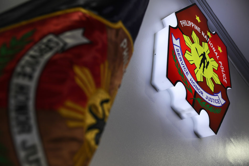 https://sa.kapamilya.com/absnews/abscbnnews/media/2020/news/06/26/20171019-pnp-hpg-logo-5-jc.jpg