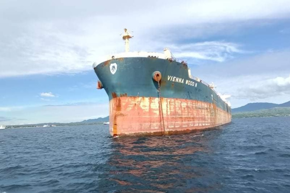 Imbestigasyon sa banggaan ng HK cargo ship, Pinoy fishing vessel patuloy pa rin 1